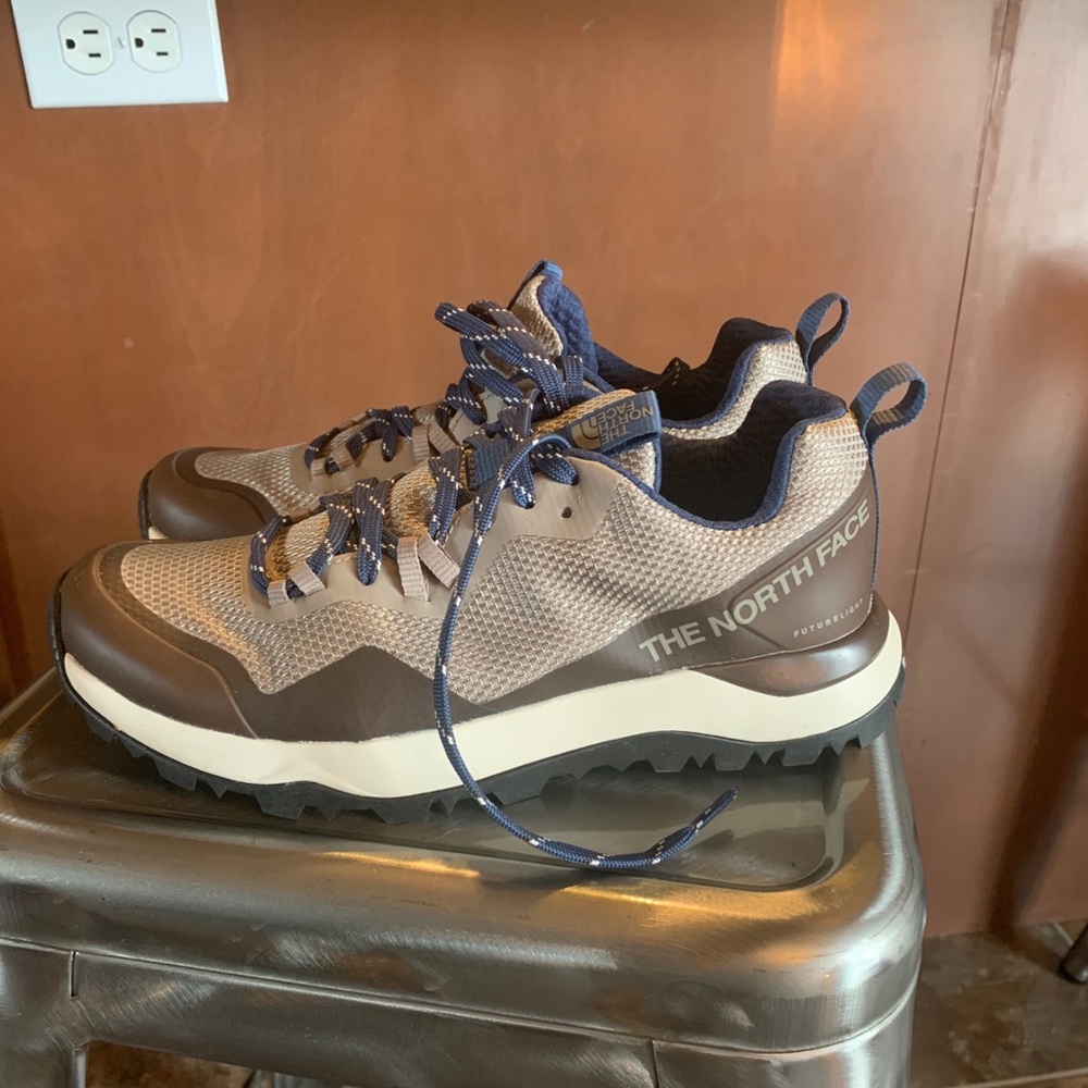 Women’s size 8 North Face trail shoes